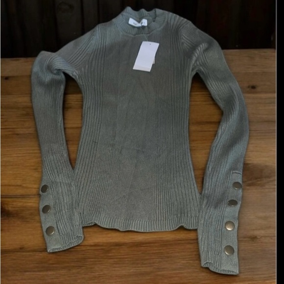 Hooked up top - Picture 1 of 6